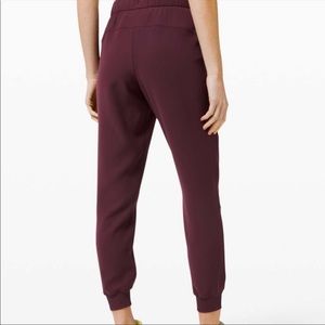 Lululemon on the fly jogger 28” woven